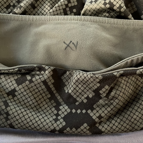 LuluLemon Wunder Under Ziggy Snake skin crop leggings size 2 - Picture 6 of 6